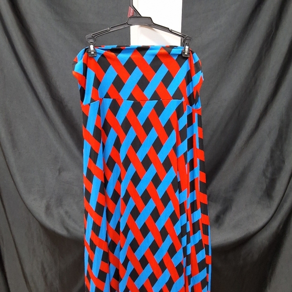Vibrant Red and Blue Geometric Skirt - Picture 9 of 15